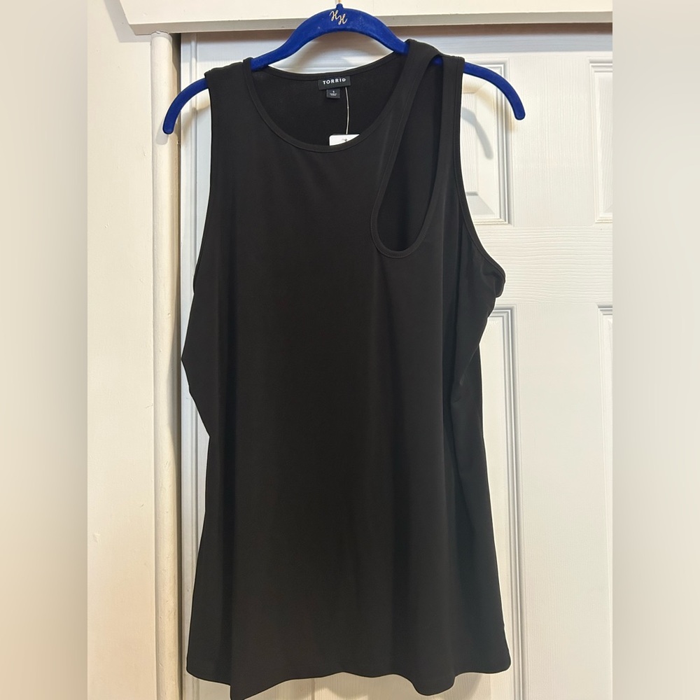 Torrid Studio Knit High Neck
Asymmetrical Cut Out Top, SZ 1X
NWT